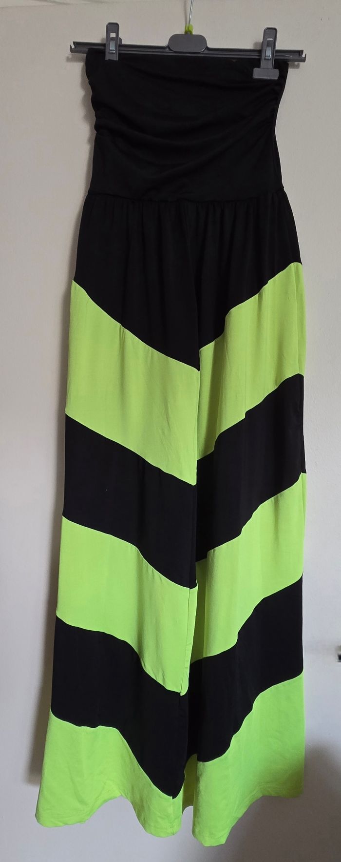 Robe noire et fluo - photo numéro 2