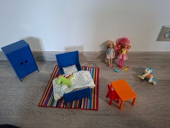 Lot poupées chelsea et meubles