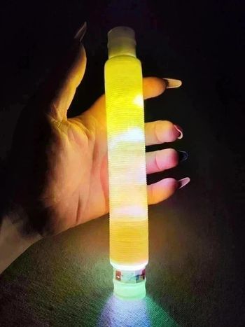 Tube sensoriel étirable lumineux jaune Snoezelen