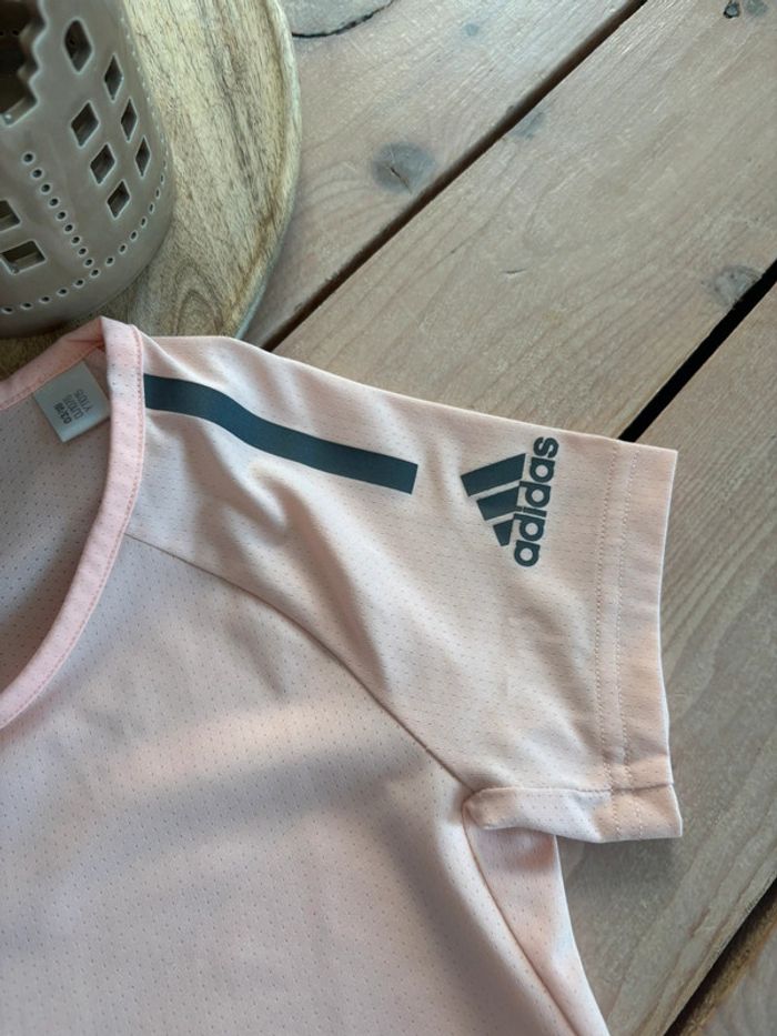T-shirt Adidas taille 9/10 ans - photo numéro 2