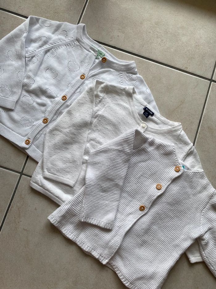 Lot de 3 gilets cardigans blanc coton 12 mois