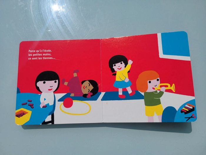 Livre tout carton đ Les Petites Mains đ - photo numĂ©ro 8