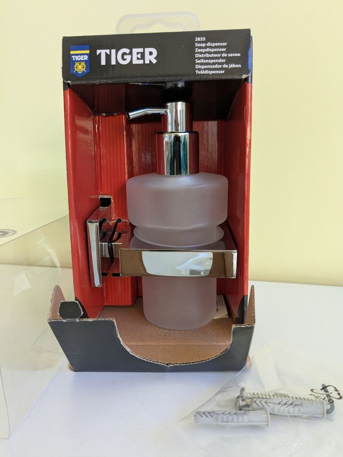 Distributeur de savon argent chromé et verre Tiger référence 2835