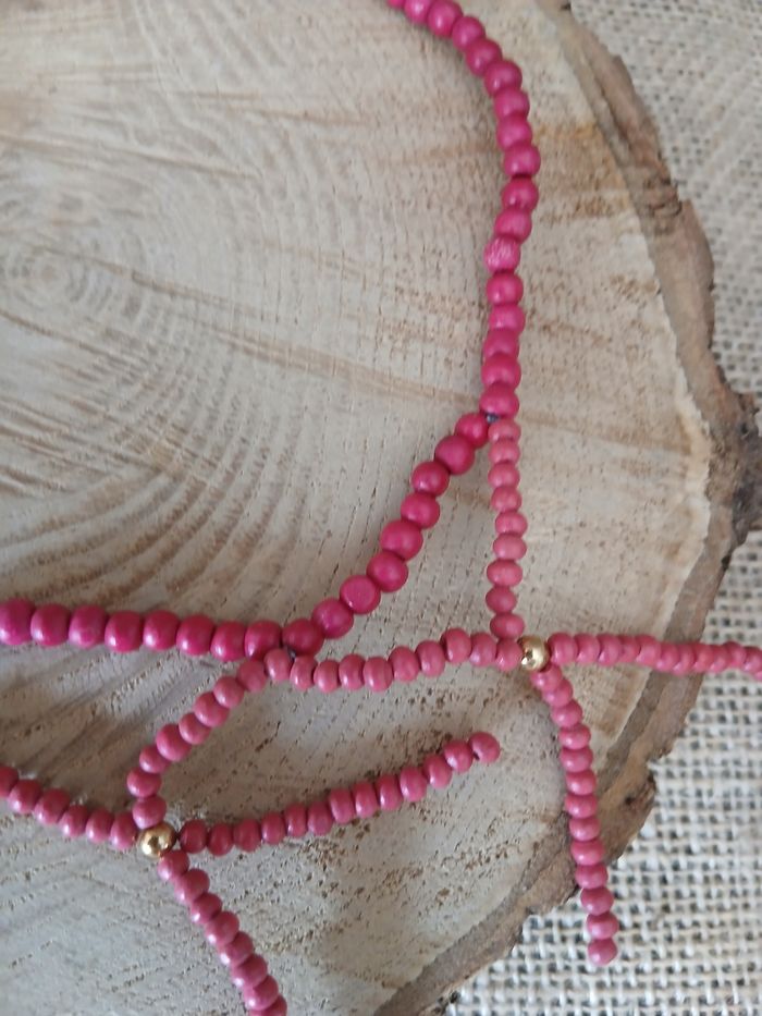 Collier perle en bois rose et perle doré - photo numéro 4