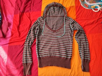 Pull léger col v