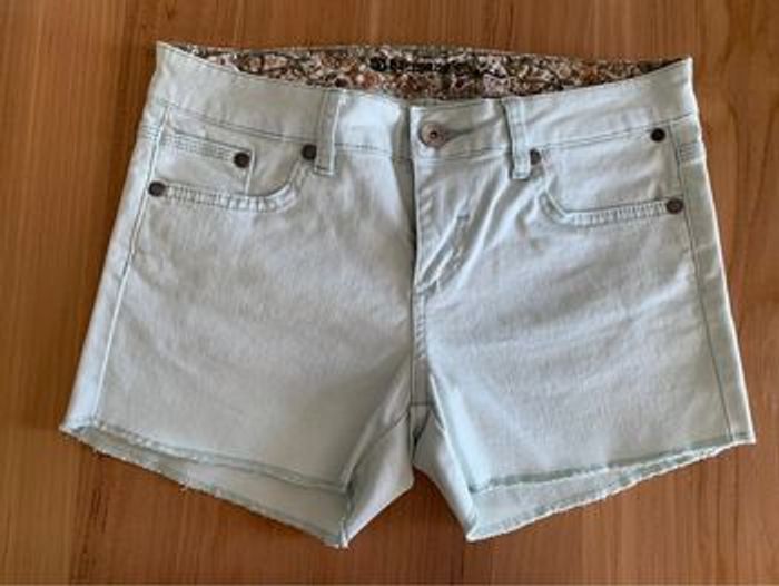 Short court Element en 26