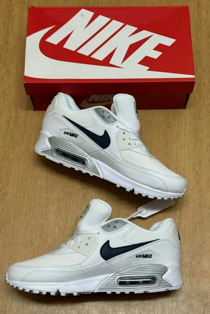 Nike Air Max neuve jamais portée taille 43 l'envoi rapide - photo numéro 2