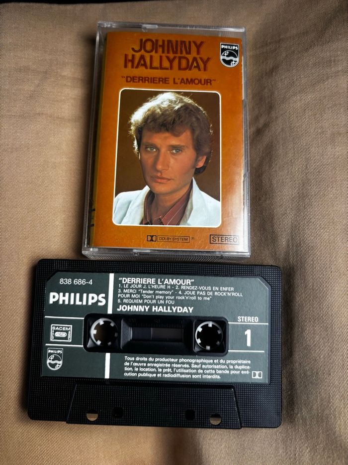 Cassette audio Johnny Hallyday Derrière l’amour - photo numéro 1