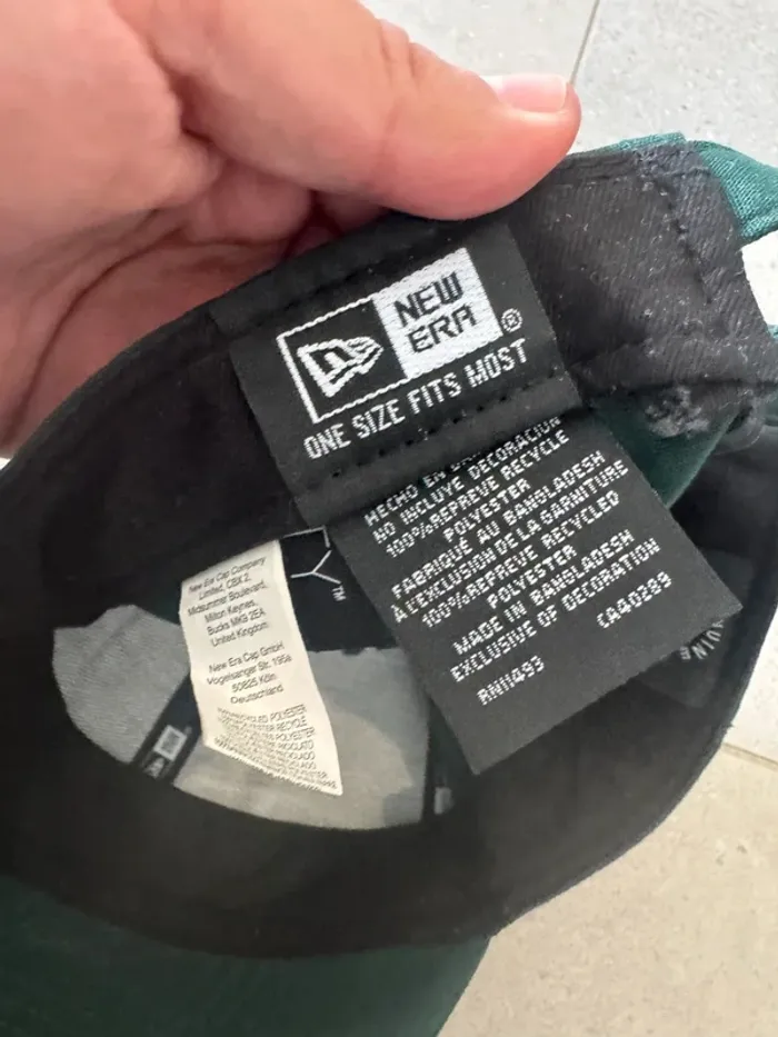 Casquette verte foncé New era, bon état - photo numéro 3