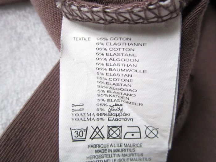 T-shirt taupe DPAM 5 ans TBE - photo numéro 5