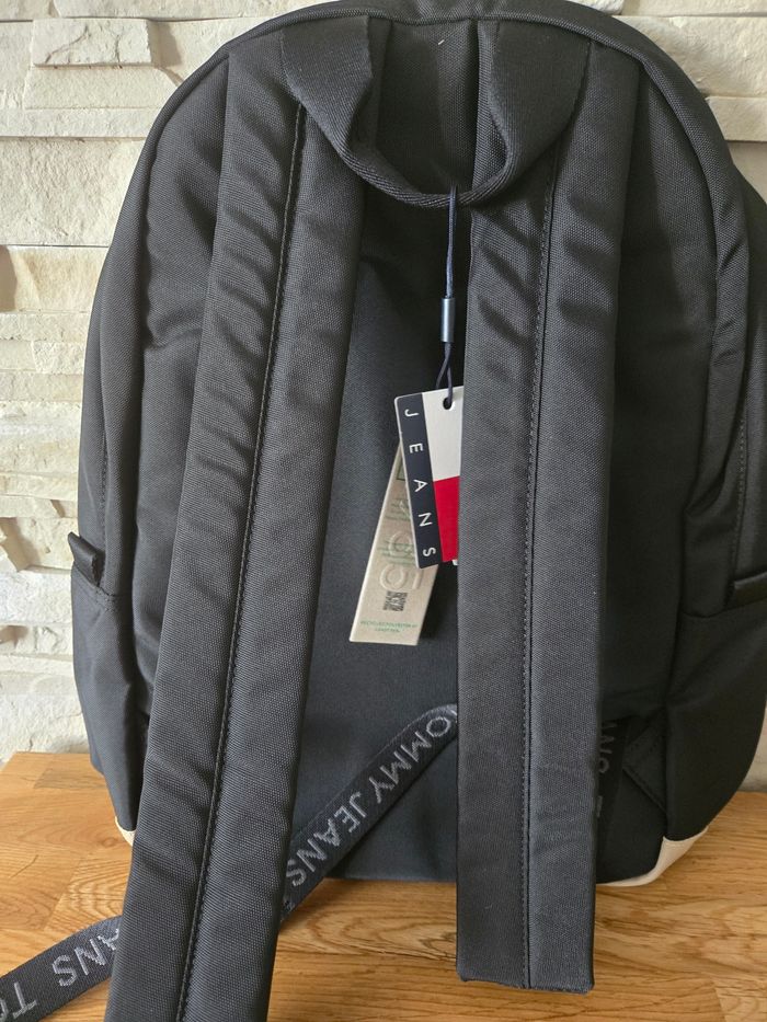 Sac a dos Tommy Hilfiger neuf - photo numéro 3