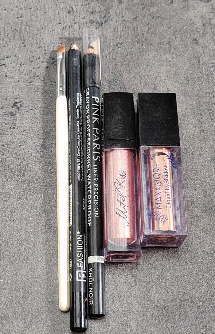 Gros lot de Maquillage - photo numéro 8