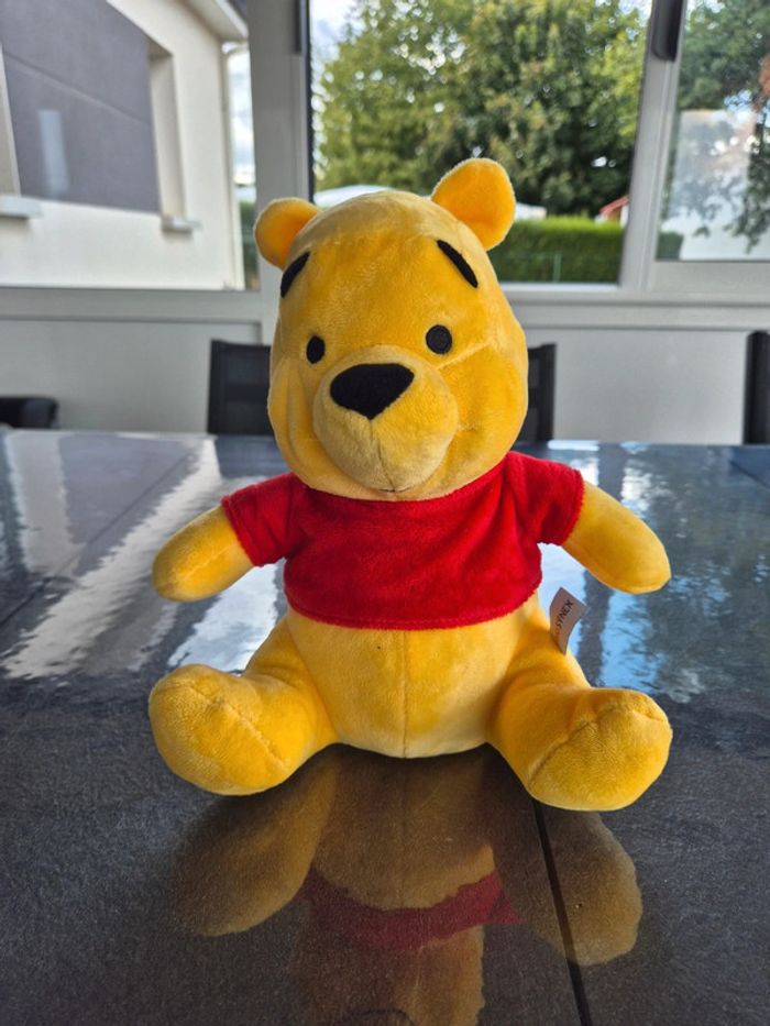 Peluche 25cm Winnie L'Ourson - Disney