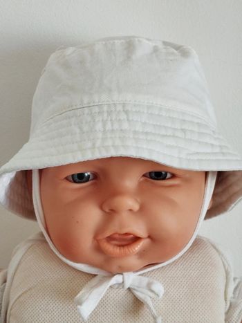 Chapeau blanc Kiabi taille 42cm/3-6 mois