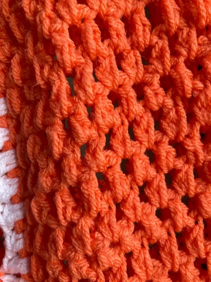 Superbe gilet cardigan sans manches crocheté à la main neuf taille M - photo numéro 10