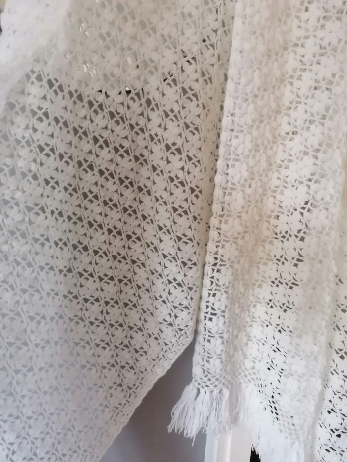 ⚠️C'est réservé Châle ou grande écharpe vintage crocheté mains - photo numéro 2