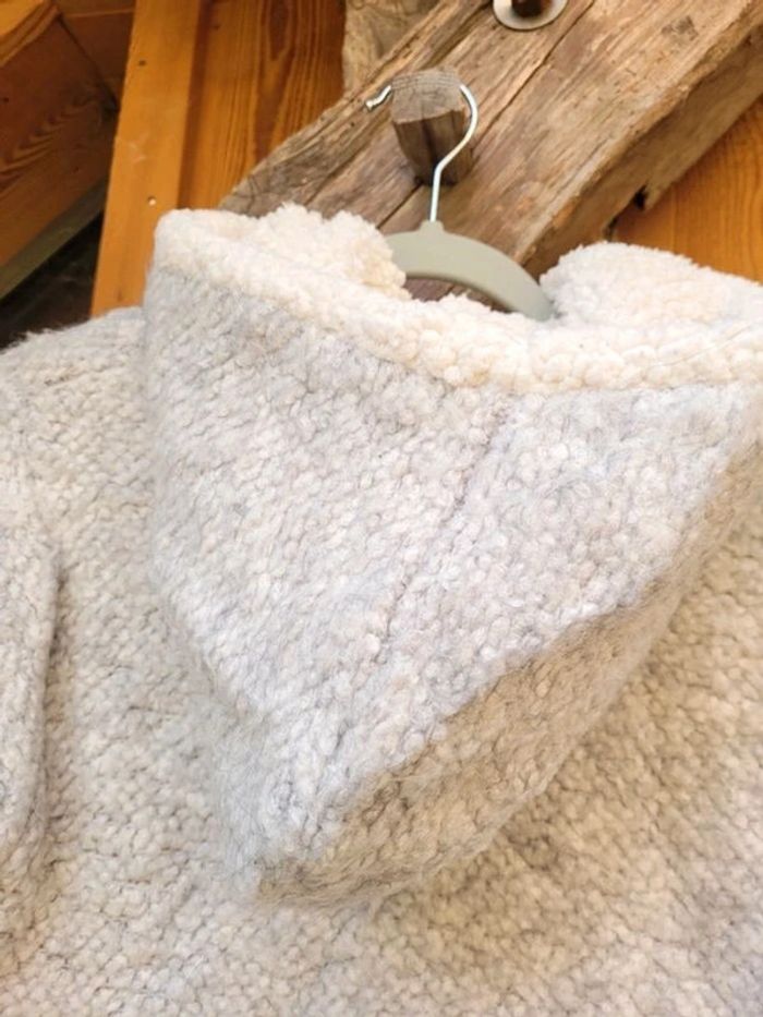 Manteau à capuche en Alpaga, Zara collection hiver, chaud, gris clair et crème, tout doux, 10 ans - photo numéro 10