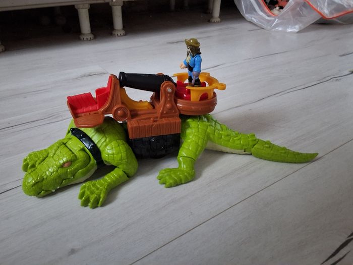 Jouet Mattel crocodile et capitaine crochet 42 cm de long - photo numéro 1