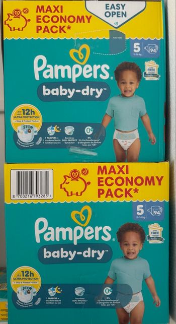 2 cartons de couches Pampers taille 5
