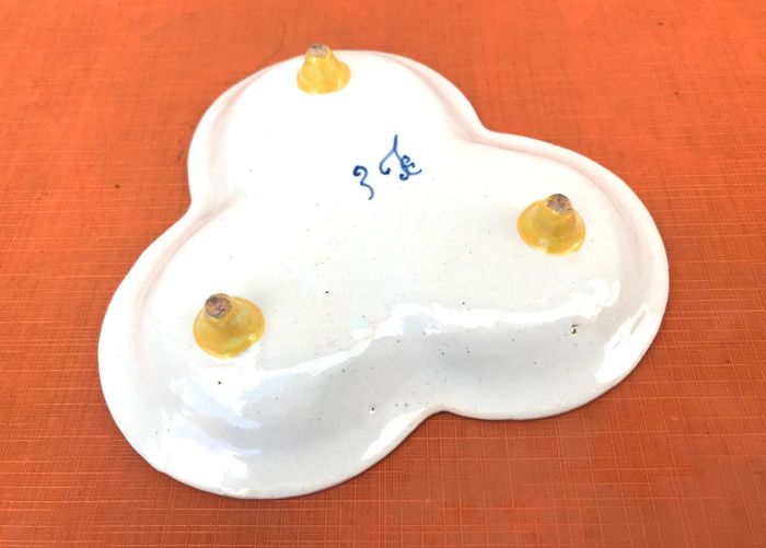 Années 1900  Coupelle   Faïence de Desvres  Charles-François Fourmaintraux-Courquin  Armoirie A MA V - photo numéro 5