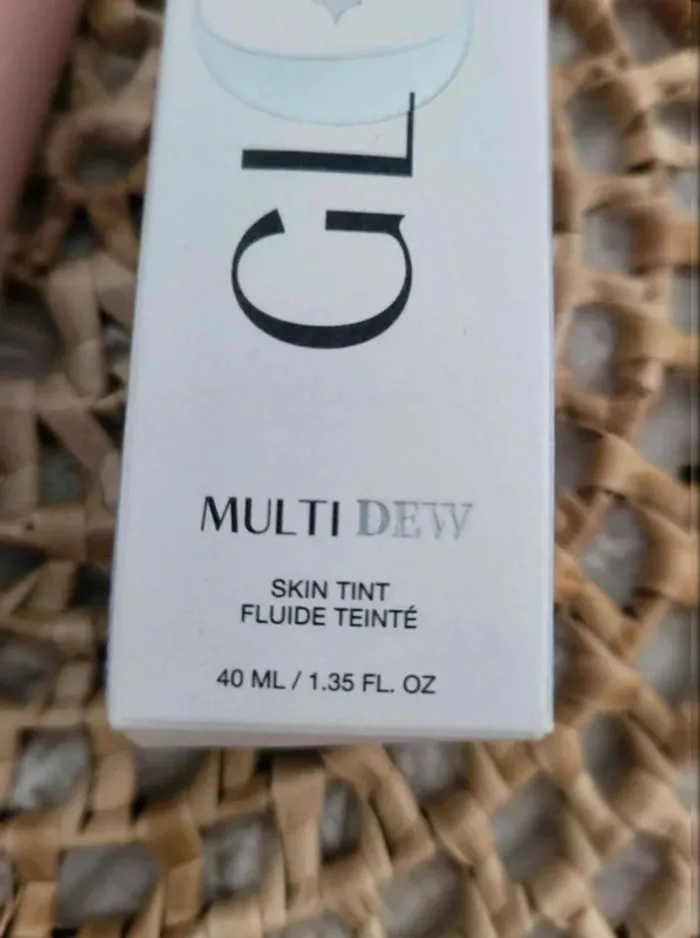 Fond  de  teint + pinceau  Huda  Beauty  neuf - photo numéro 4