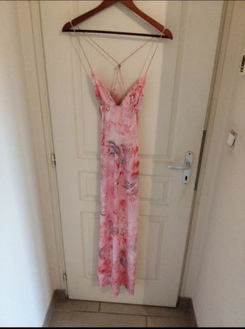 Robe de soirée rose dos nu papillons – Taille M – Neuve