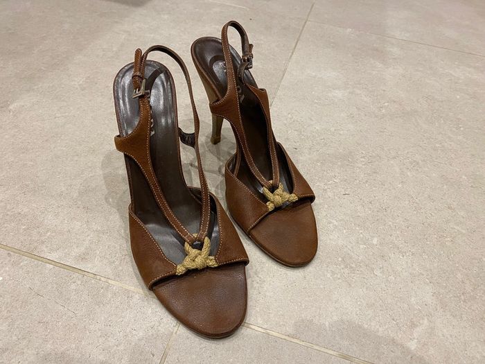 Sandales Prada à talons en cuir marron - photo numéro 2