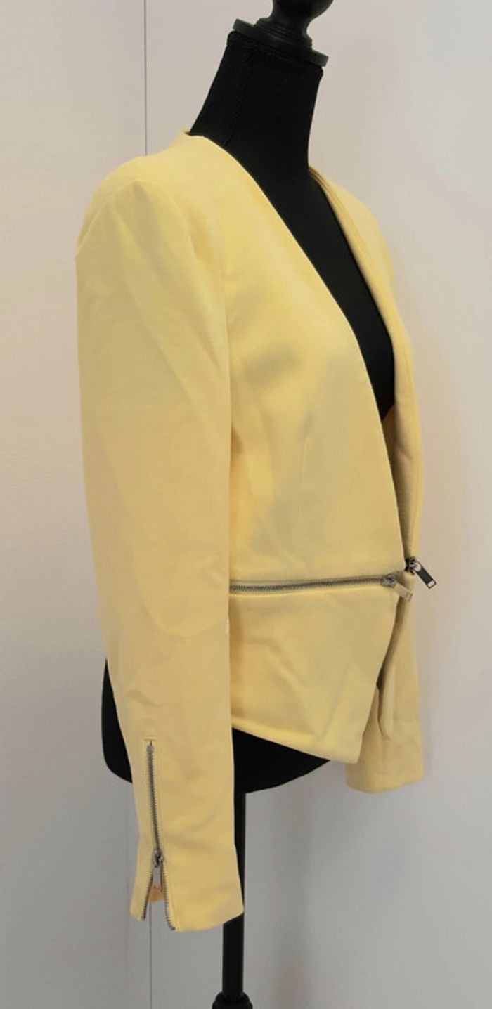 Très jolie veste / blazer courte style jaquette à basque Pimkie - photo numéro 2