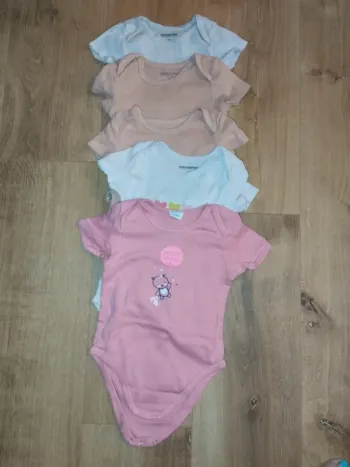 Lot de 5 bodies 23mois