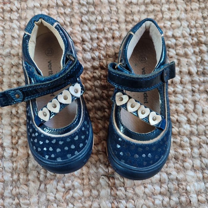 Sandales fermée à scratch fille 23