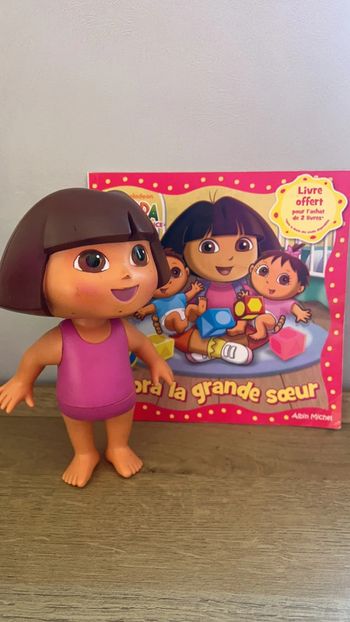 Dora figurine avec dora la grand sœur