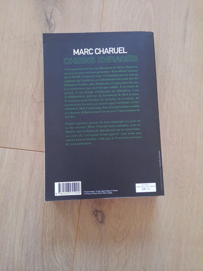 Livre Marc charuel chien enragés - photo numéro 2