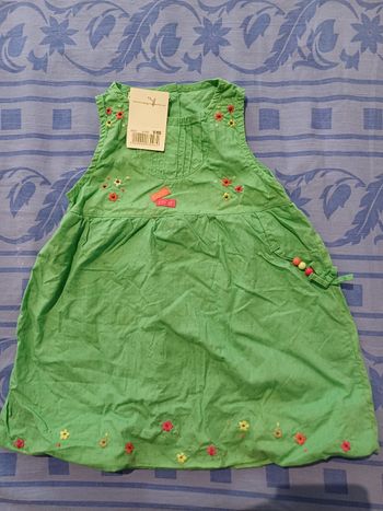 Robe neuve taille 18 mois