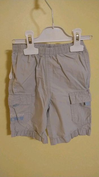 Short taille 23 mois en très bon état sans marque