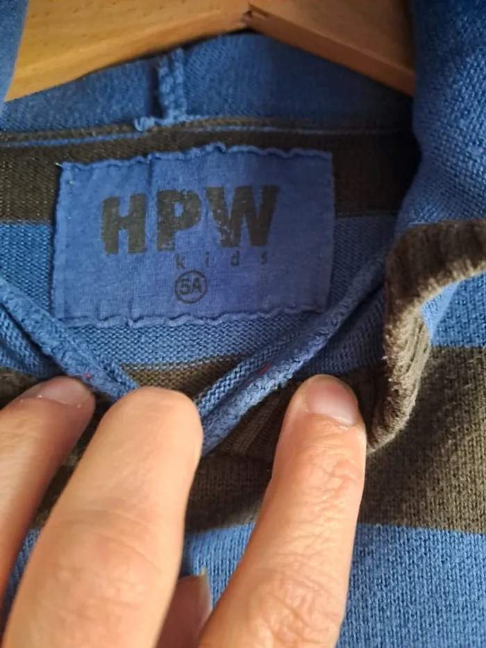 Pull à capuche garçon Hpw 5 ans comme neuf - photo numéro 3