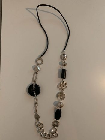 Sautoir noir et argenté