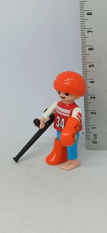 Enfant garçon plâtré blessé avec plâtres et béquille playmobil