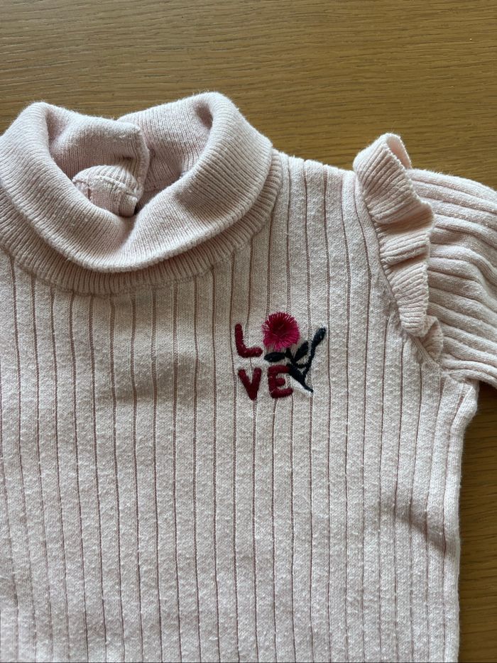 Pull Tape à l’œil rose pale fleur 36M TBE - photo numéro 2