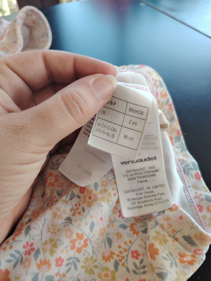 Lot de maillots différentes tailles et 1 bonnet - photo numéro 5