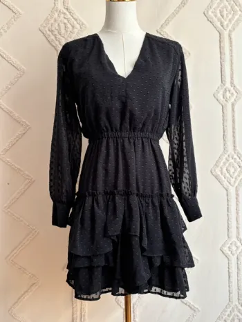 Robe noire H&M en plumetis – manches longues – taille 36 – style coquette chic