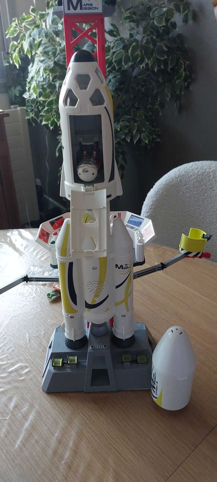 Fusée et plateforme de lancement Playmobil - photo numéro 2