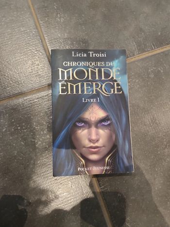 Livre : Chroniques du monde Émergé