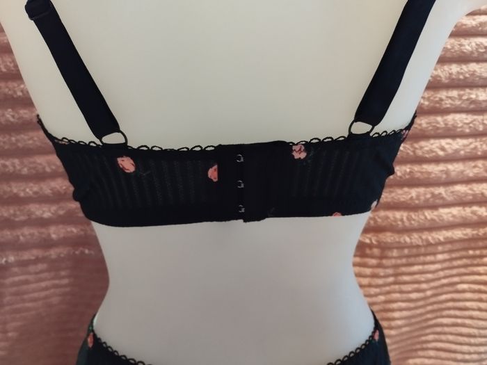 Ensemble sous vêtements noir petite fleur - photo numéro 9