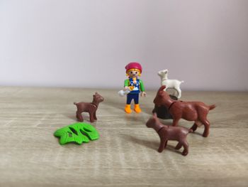 Playmobil fillette avec ses chèvres