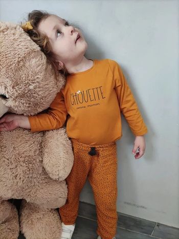 18 mois-2 ans ensemble teeshirt tape a l oeil (23 mois) pantalon kiabi (18 mois)