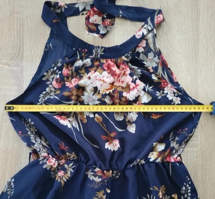 Combishort à fleurs bleu marine et rose kaki Kiabi Taille 36 - photo numéro 7