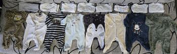 Lot 1 mois 8 pyjamas 8 bodys