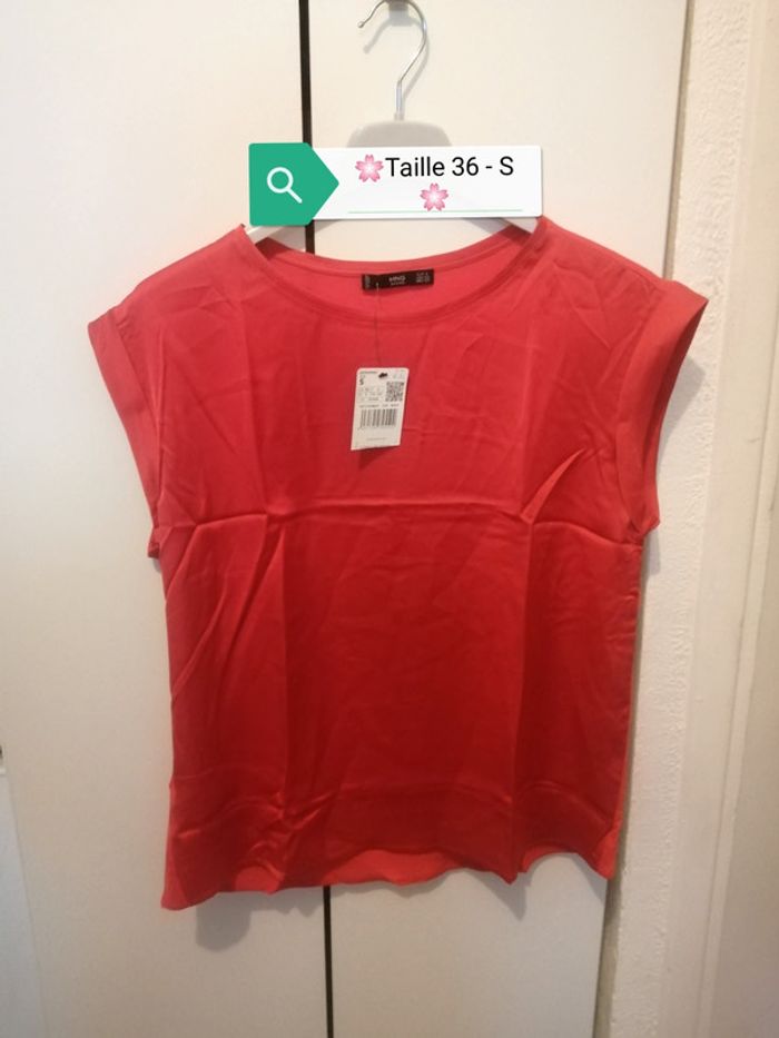 🌸Top fluide satiné col rond corail Taille 36 "Mango" Neuf 🌸