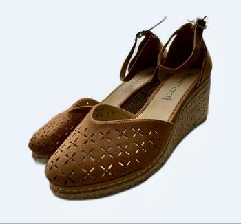 Escarpins compensés espadrilles à brides chevilles  Portés une heure  Couleur cognac effet daim