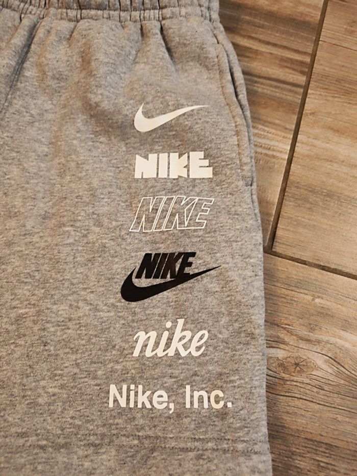 Short gris Nike Taille 147/158 cm - photo numéro 4